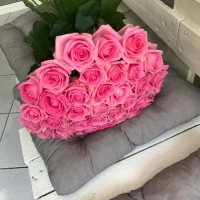 Букеты из розовых роз 50 см под ленту