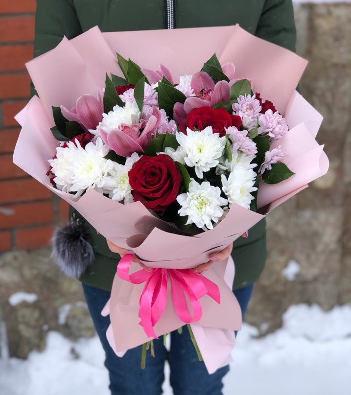 Классический букет из Роз, Орхидей и Хризантем-Доставка цветов в Москве.  Круглосуточная продажа живых цветов.